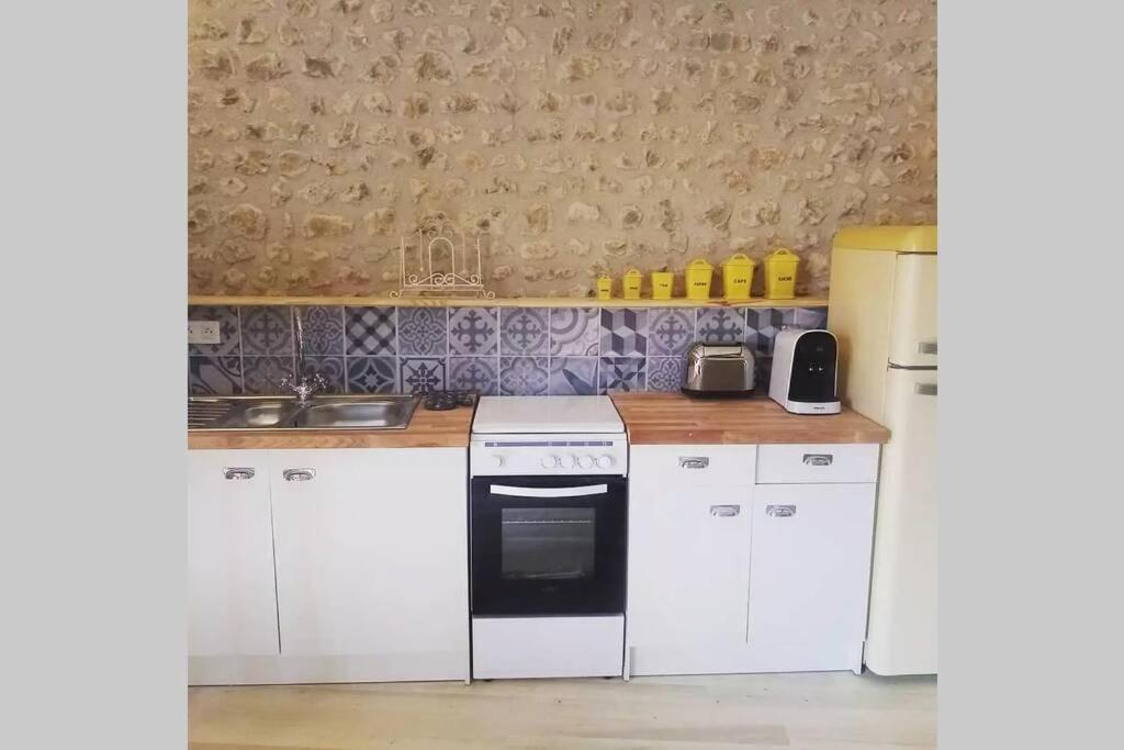 As Seen On A New Life In The Sun - Beautiful 3 Bedroom Cottage With Shared Pool Montboyer Exterior foto