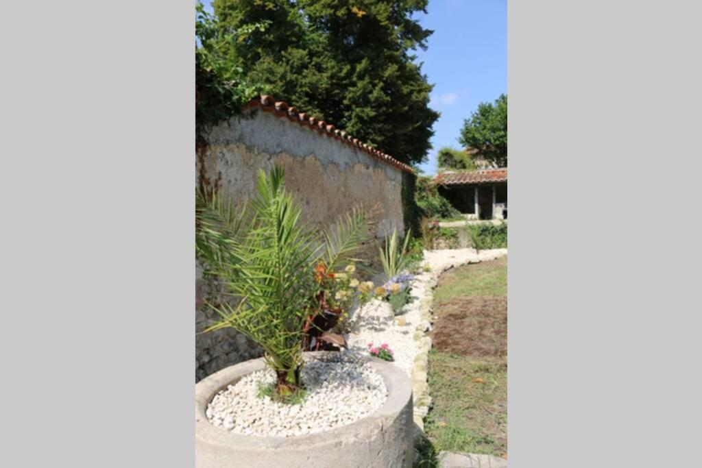 As Seen On A New Life In The Sun - Beautiful 3 Bedroom Cottage With Shared Pool Montboyer Exterior foto