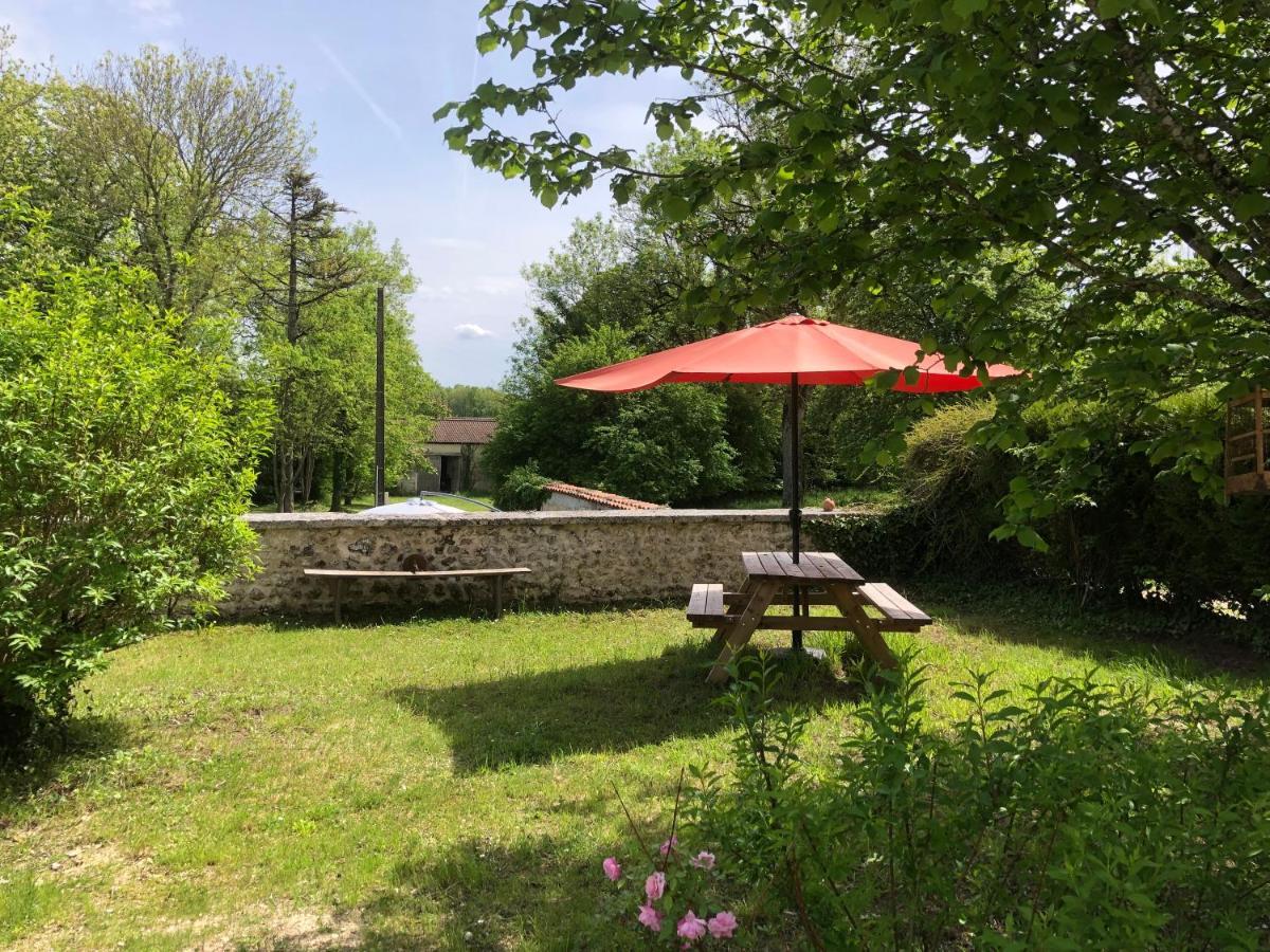 As Seen On A New Life In The Sun - Beautiful 3 Bedroom Cottage With Shared Pool Montboyer Exterior foto