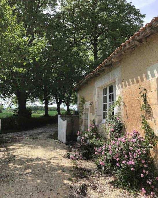 As Seen On A New Life In The Sun - Beautiful 3 Bedroom Cottage With Shared Pool Montboyer Exterior foto
