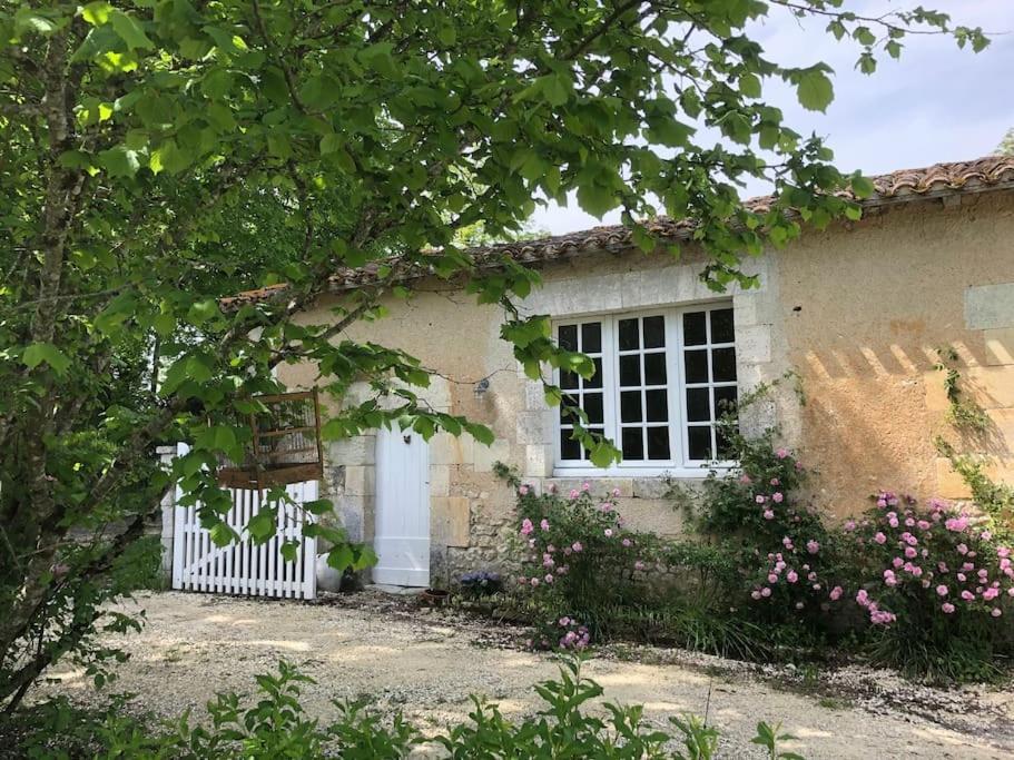 As Seen On A New Life In The Sun - Beautiful 3 Bedroom Cottage With Shared Pool Montboyer Exterior foto