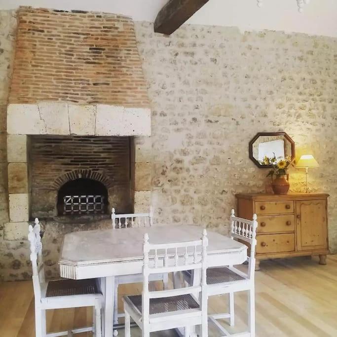 As Seen On A New Life In The Sun - Beautiful 3 Bedroom Cottage With Shared Pool Montboyer Exterior foto